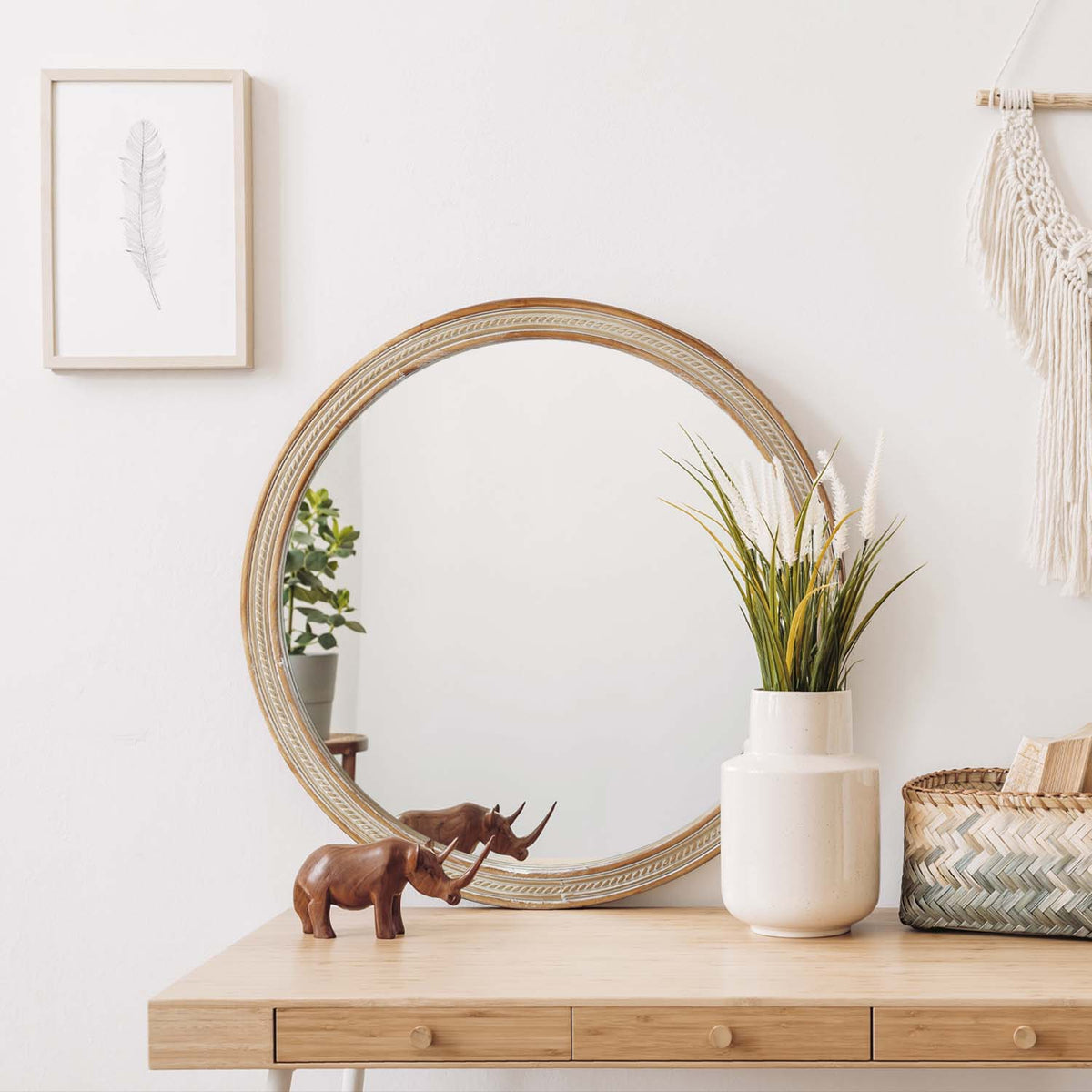 Round Decorative Wall Mirror with Woven Rattan-Textured Frame