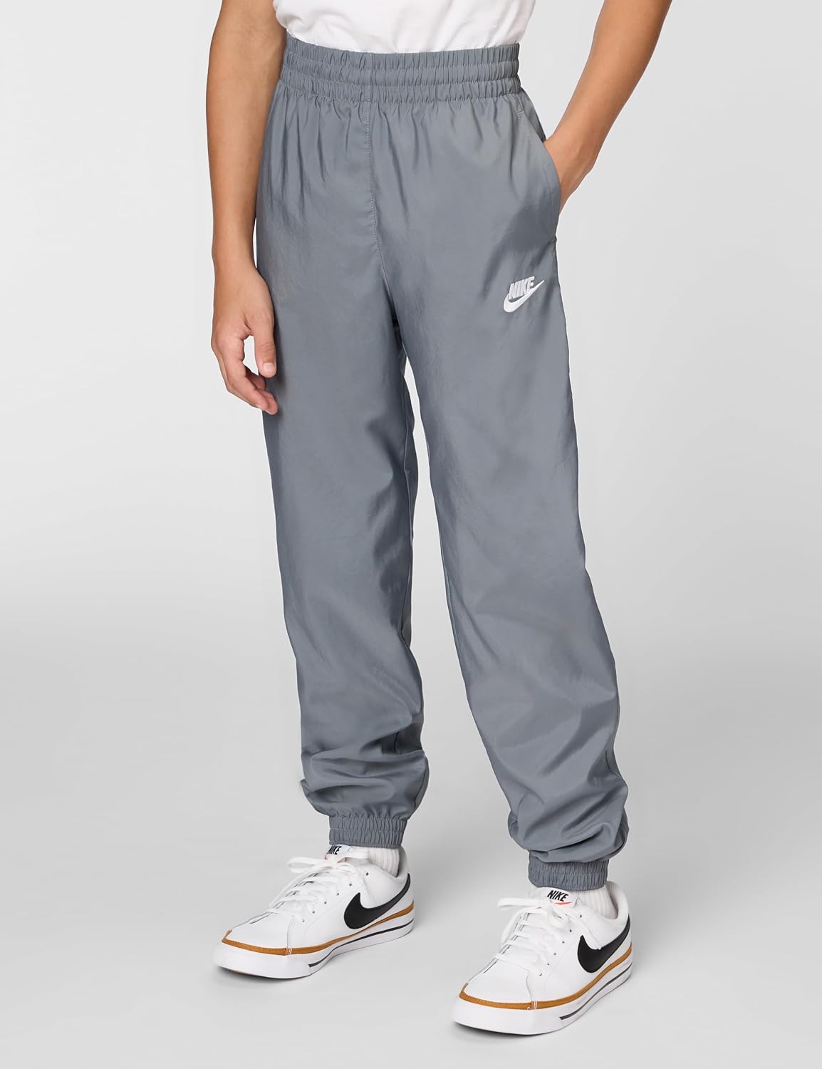 Nike Unisex Big Kids' Sportswear Club Woven Joggers - Boys and Girls Pants