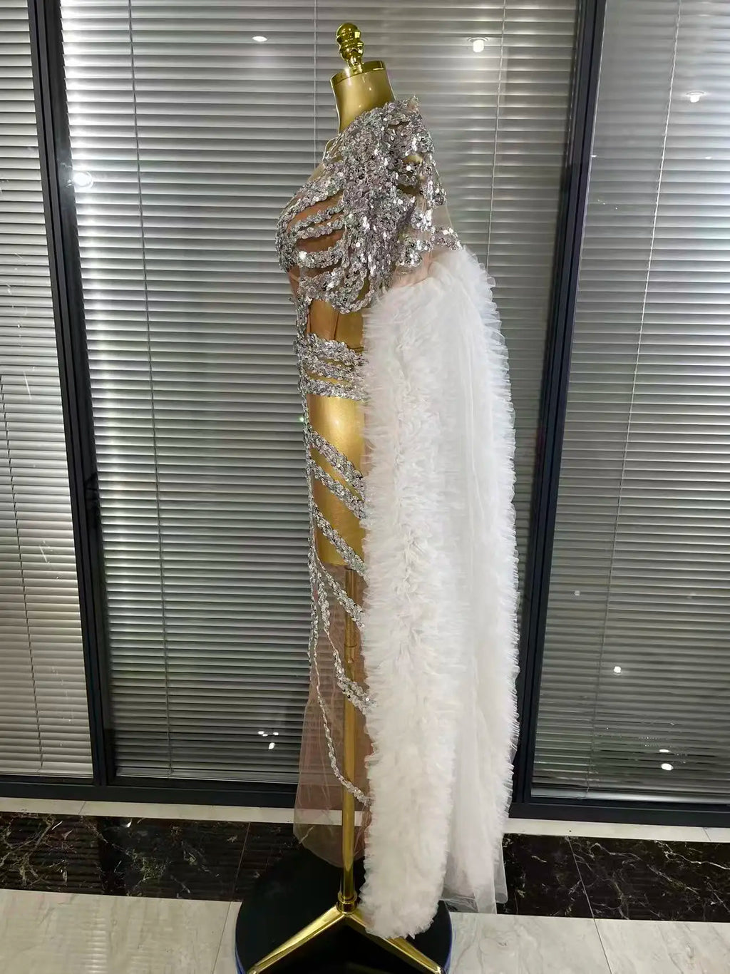 Women Cloak Sleeve Shining Sequins Mesh Ruffles Long Loose Dress Celebrate Performance Costumes Stage Wear