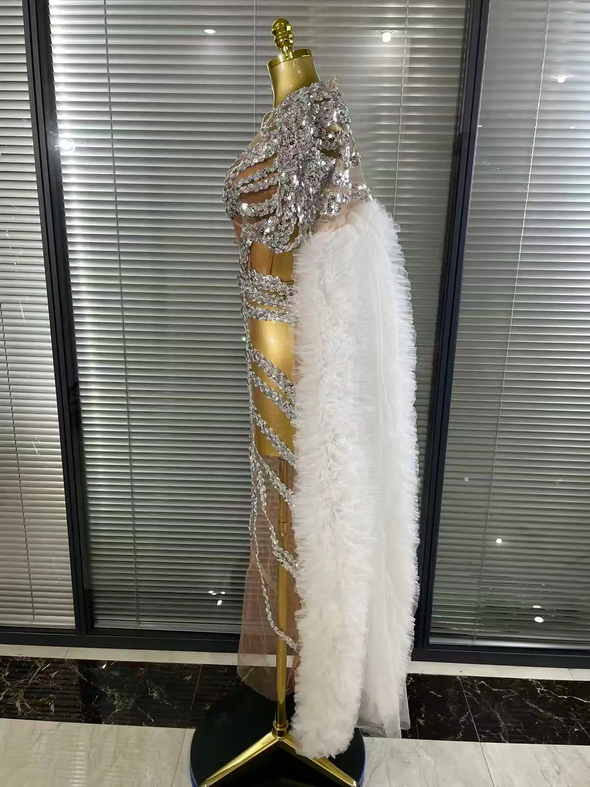 Women Cloak Sleeve Shining Sequins Mesh Ruffles Long Loose Dress Celebrate Performance Costumes Stage Wear