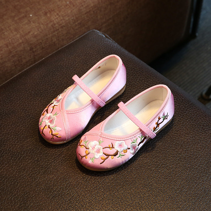 Childrens Simple And Versatile Embroidered Cloth Shoes